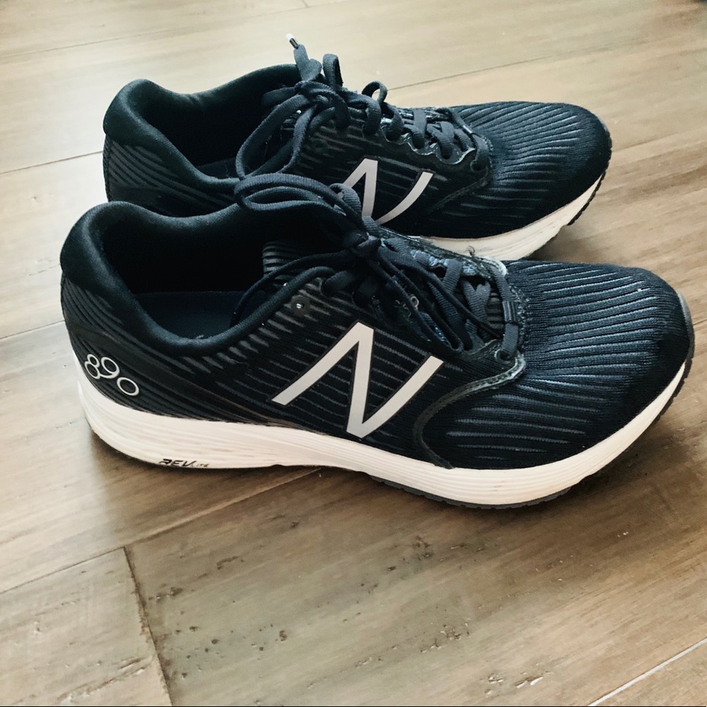 New Balance 890 Shoes